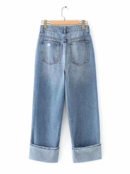 Široke traperice s manžetom i poderanim motivima