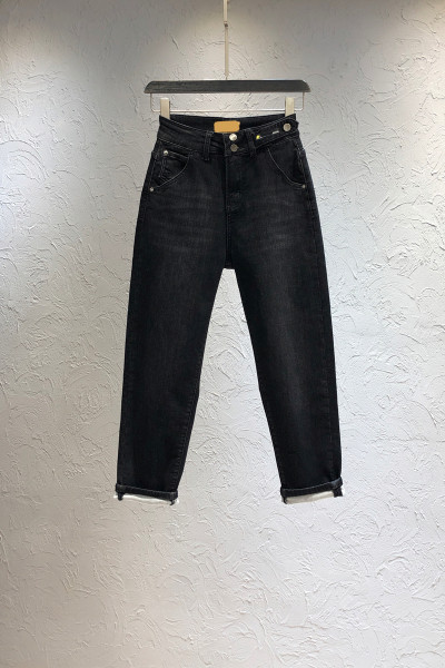 Дамски ежедневни дънки с джобове и копче в черен цвят