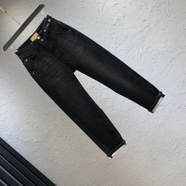 Дамски ежедневни дънки с джобове и копче в черен цвят