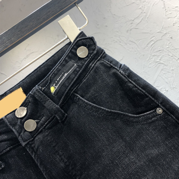 Дамски ежедневни дънки с джобове и копче в черен цвят