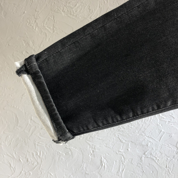 Дамски ежедневни дънки с джобове и копче в черен цвят