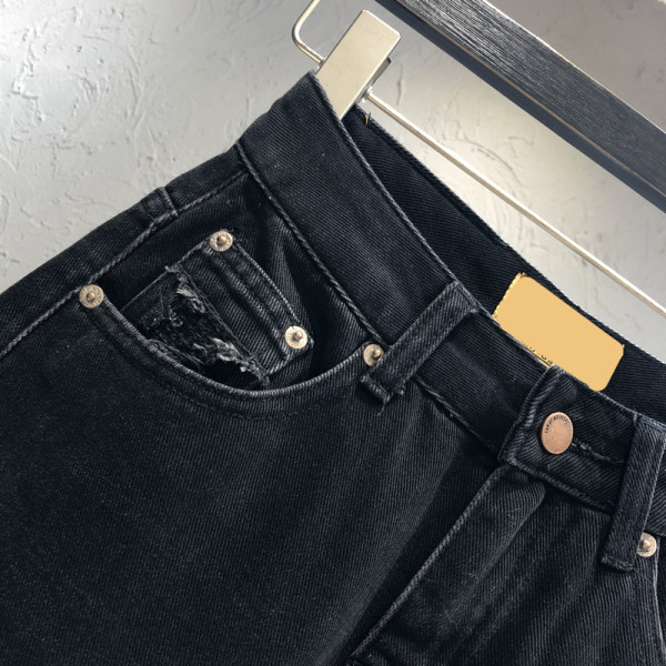 Lihtne kõrge vöökohaga musta värvi naiste teksapükste mudel