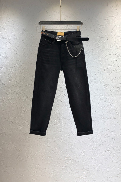 Γυναικεία τζιν casual με μεταλλική αλυσίδα και ζώνη