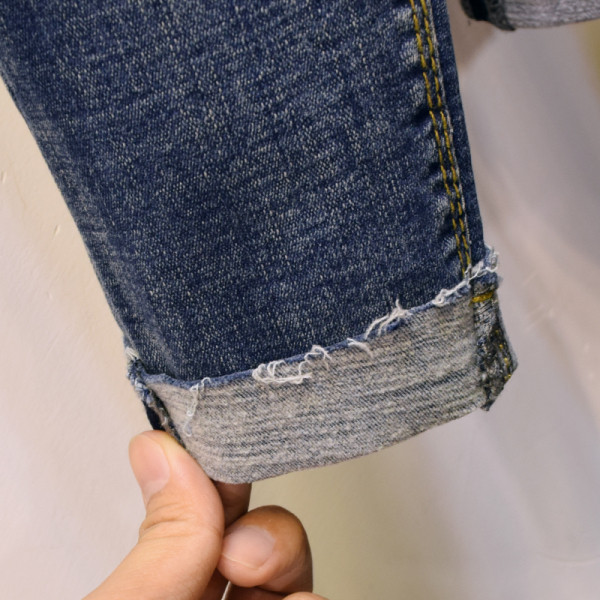 Uus rebenenud kõrge vöökoha motiividega naiste teksapükste mudel