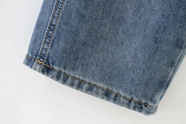 Дамски панталони от деним с копчета и джобове