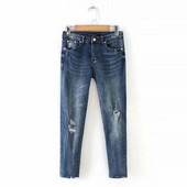 Γυναικείο παντελόνι τζιν με σκισμένα μοτίβα