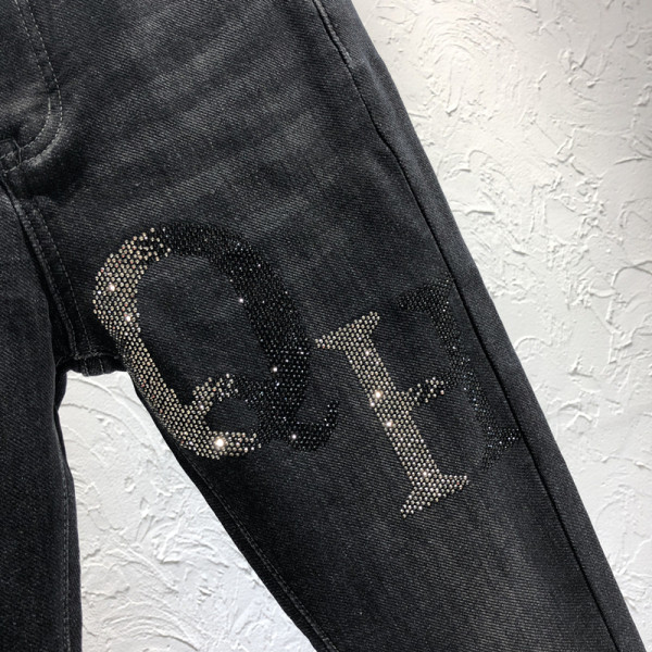 Дамски дънки в черен цвят с джоб и висока талия