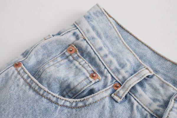 Γυναικεία καλοκαιρινά τζιν σε ανοιχτό χρώμα - ίσιο μοντέλο