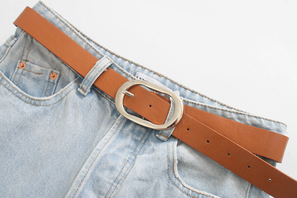 Тънки летни дънки с колан и скъсани мотиви