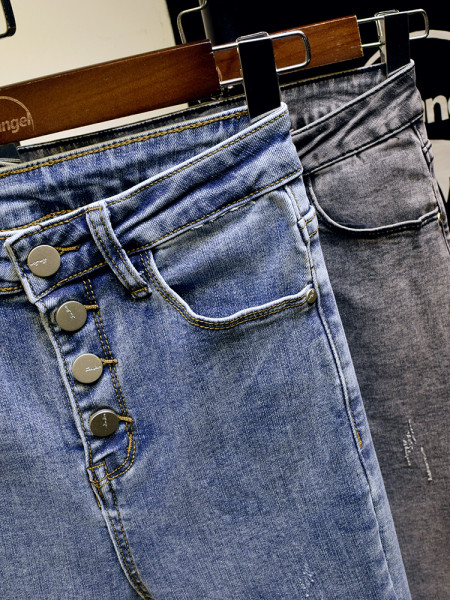 Õhukese mudeli naiste nööpidega teksad – kõrge vöökoht