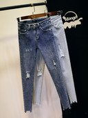 Sinise ja halli värvi rebenenud motiividega elastsed naiste teksad