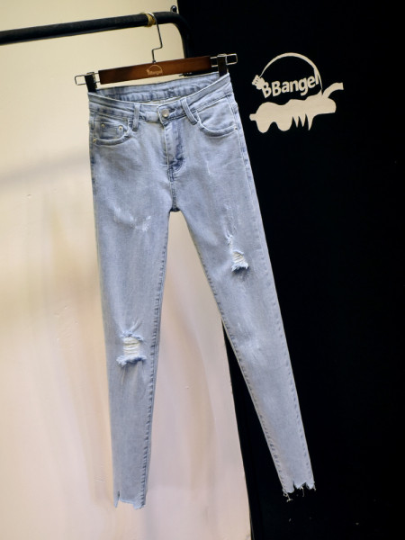 Sinise ja halli värvi rebenenud motiividega elastsed naiste teksad