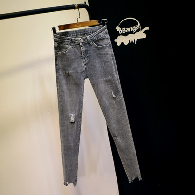 Нов модел дамски дънки със скъсани елементи в син цвят