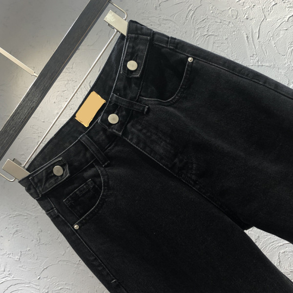 Γυναικεία μαύρα τζιν με ψηλή μέση και τσέπες