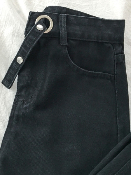 Μοντέρνα γυναικεία μαύρα τζιν  με ζώνη