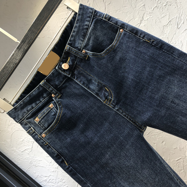 Tasku ja standardse vöökohaga naiste teksad, sinised