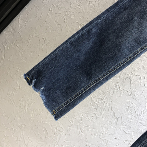 Tasku ja standardse vöökohaga naiste teksad, sinised