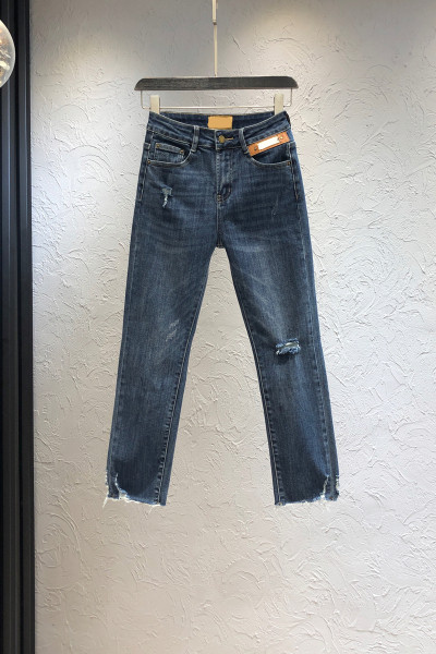 Rebenenud motiivi ja taskutega naiste vabaaja teksad