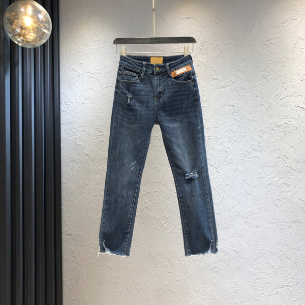 Rebenenud motiivi ja taskutega naiste vabaaja teksad