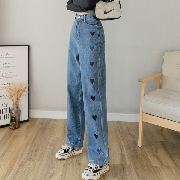 Moodsad naiste teksad – lai aplikatsiooniga mudel