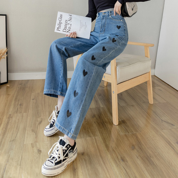 Moodsad naiste teksad – lai aplikatsiooniga mudel