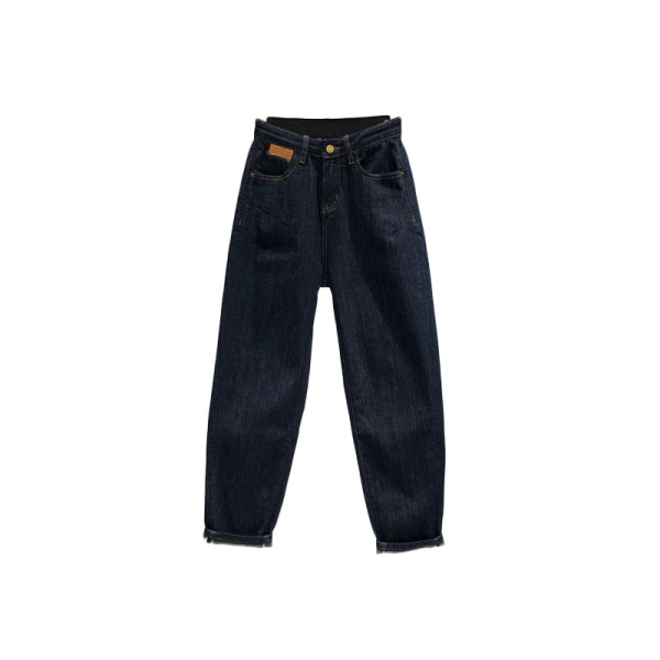 Novi model crnih ženskih traperica visokog struka