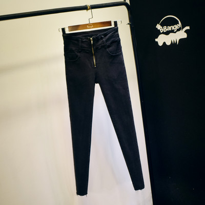 Дамски вталени дънки с цип - висока талия в черен цвят