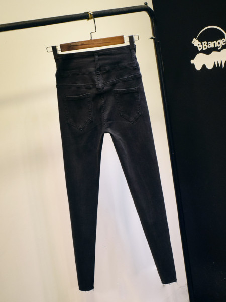 Дамски вталени дънки с цип - висока талия в черен цвят