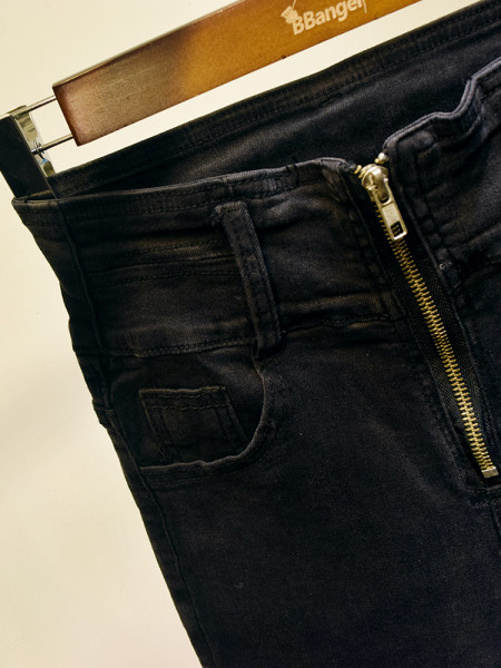 Дамски вталени дънки с цип - висока талия в черен цвят