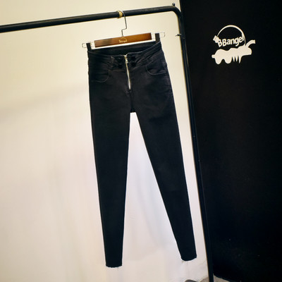 Γυναικείο μοντέλο τζιν με φερμουάρ - μαύρο χρώμα