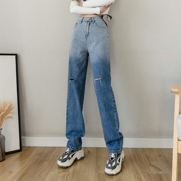 Широки дамски дънки със скъсани мотиви 