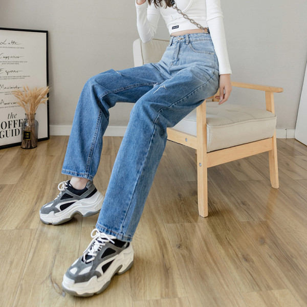 Широки дамски дънки със скъсани мотиви 