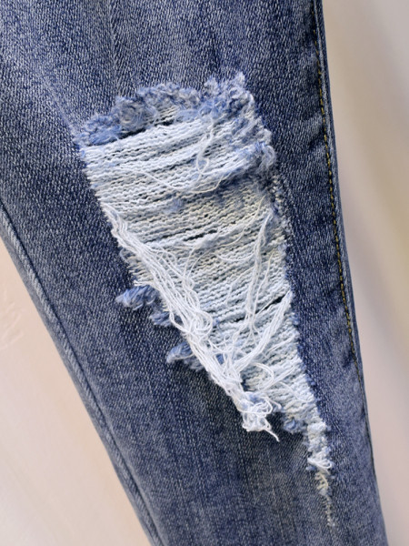 Kõrge vöökoha ja rebenenud motiividega vabaaja naiste teksad - Slim mudel