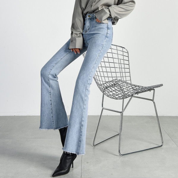 Γυναικεία τζιν και ψηλό γιακά