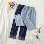 Μοντέρνα γυναικεία τζιν με κεντήματα και ελαστική μέση