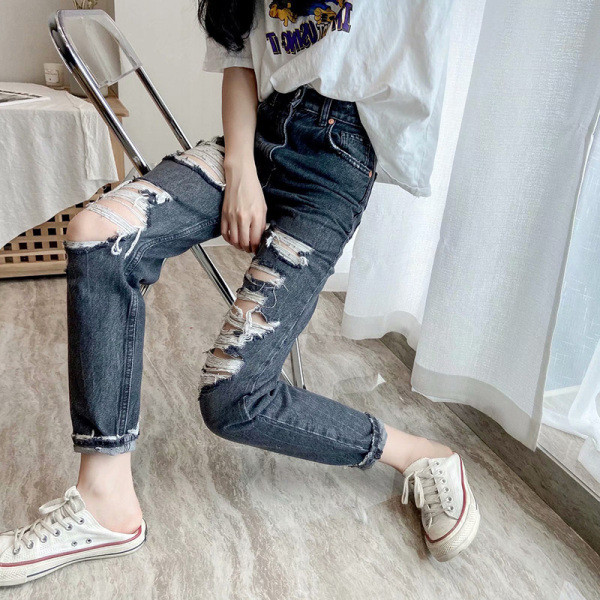 Naiste liibuv kõrge vöökohaga mudel