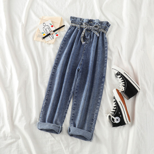 Naiste laiad teksad vöö ja nööpidega