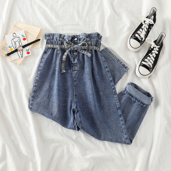 Naiste laiad teksad vöö ja nööpidega