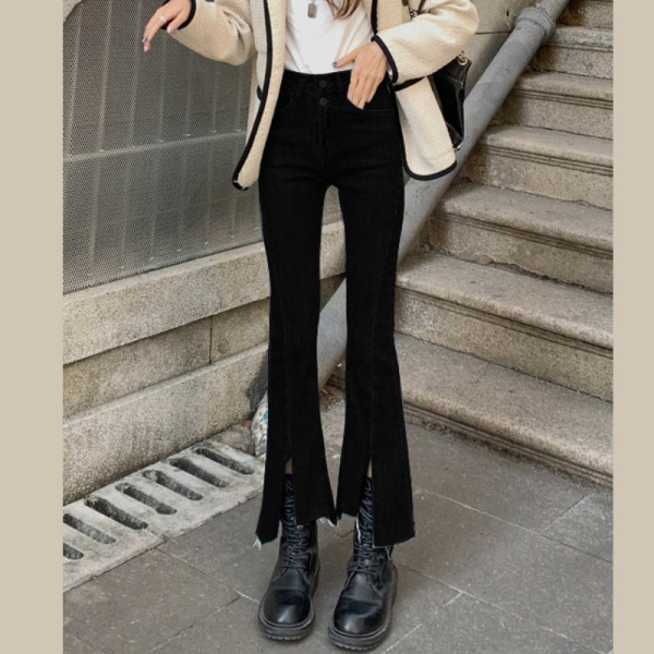 Moodsad lõhikute ja kõrge vöökohaga naiste teksad