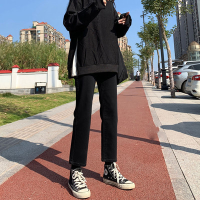 Γυναικεία τζιν με υψηλή μέση και κουμπιά