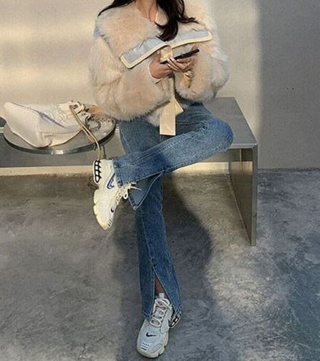 Γυναικεία μοντέρνα τζιν με ψηλή μέση και σχισμές