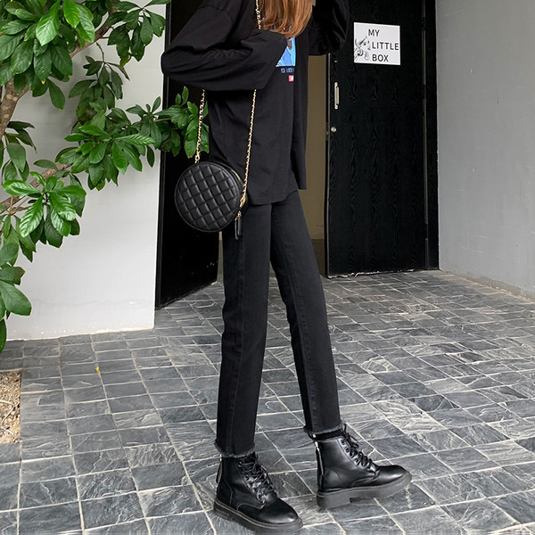 Naiste teksad – sirge kõrge vöökohaga mudel