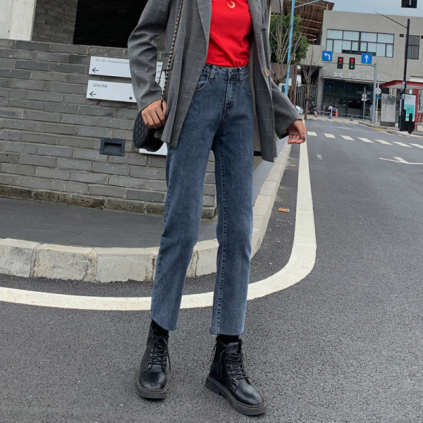 Naiste teksad – sirge kõrge vöökohaga mudel