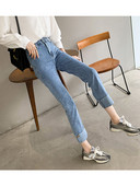 Актуални дамски дънки изчистен модел с висока талия