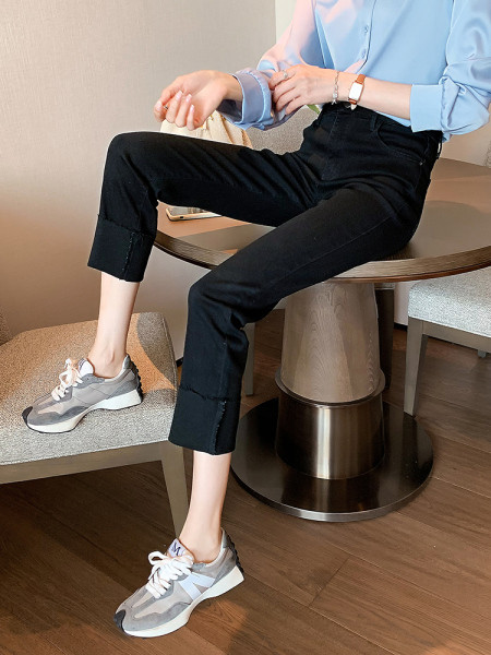 Актуални дамски дънки изчистен модел с висока талия