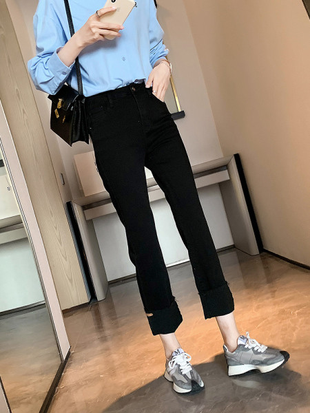 Актуални дамски дънки изчистен модел с висока талия