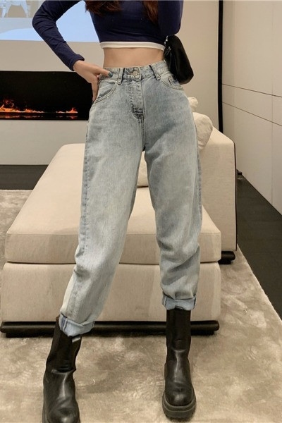 Moodsad naiste teksad – lai kõrge vöökohaga mudel