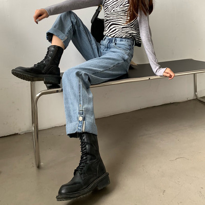 Φαρδύ μοντέλο γυναικείων τζιν σε μπλε χρώμα