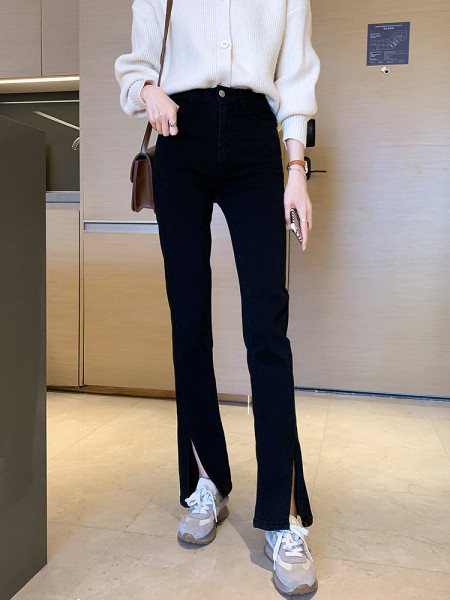 Naiste lõhiku ja kõrge vöökohaga teksad