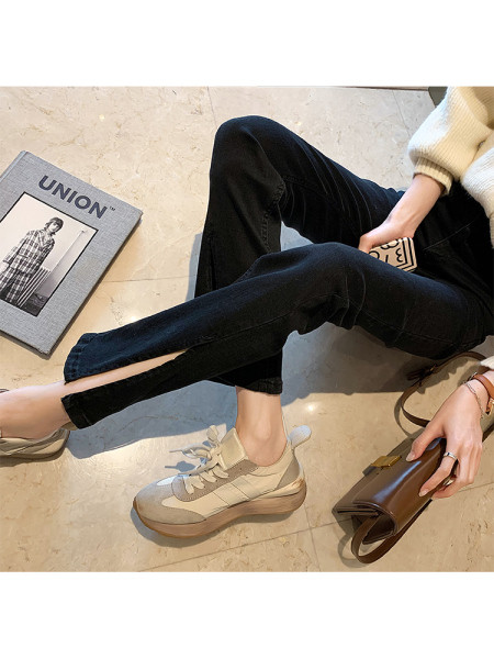 Naiste lõhiku ja kõrge vöökohaga teksad